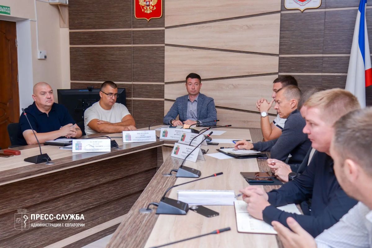 В Евпатории обсудили подготовку города к осеннезимнему периоду В Евпатории обсудили подготовку города к осеннезимнему периоду