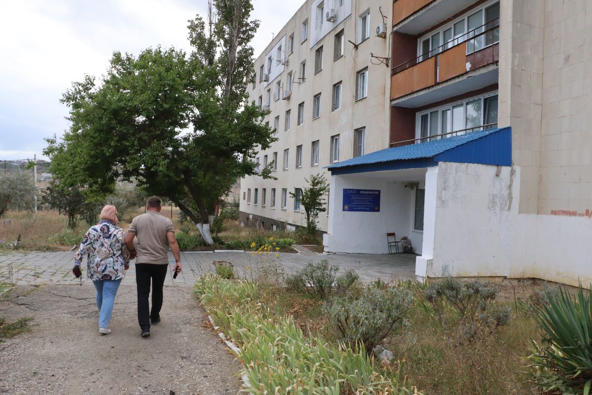 В общежитии КМТК решают проблему затопления подвала