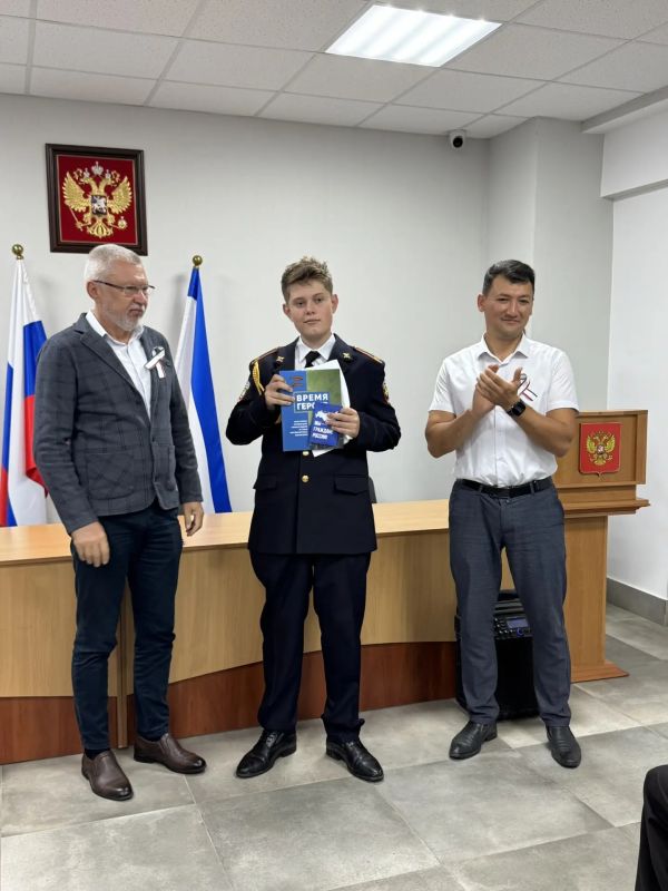 Вручение паспортов в День флага Республики Крым Вручение паспортов в День флага Республики Крым
