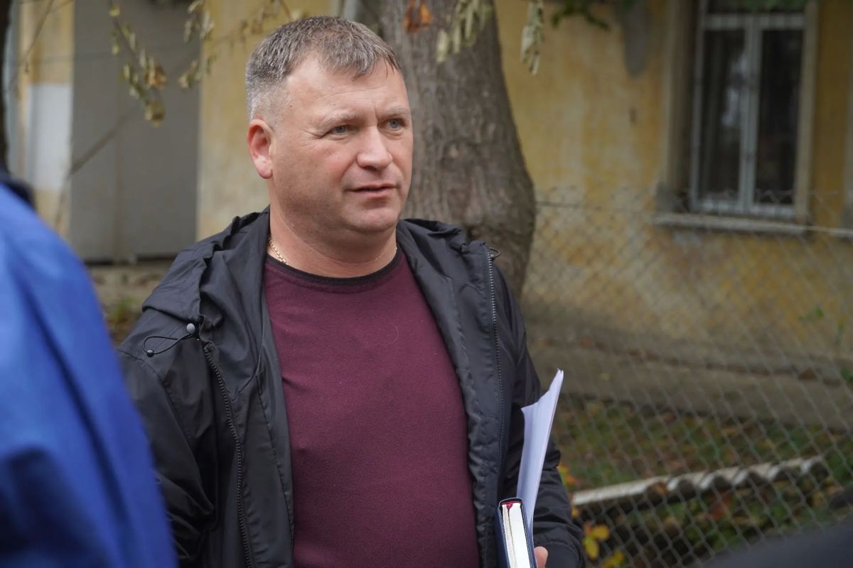 Игорь Крутьков: В рамках визита куратора Керчи - заместителя Председателя Совета министров РК Николая Воробьева проинспектировали работы по благоустройству придомовых территорий Игорь Крутьков: В рамках визита куратора Керчи - заместителя Председателя Совета министров РК Николая Воробьева проинспектировали работы по благоустройству придомовых территорий