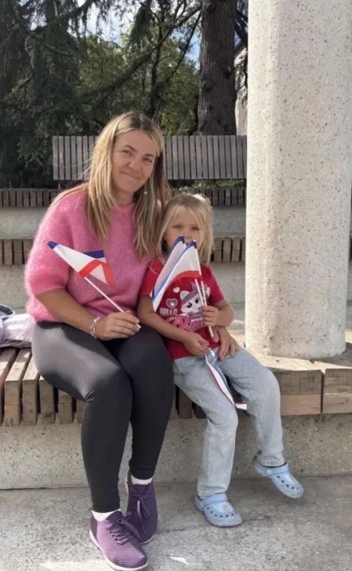 Молодежь Ялты поздравляет с Днём Государственного флага и герба Крыма Молодежь Ялты поздравляет с Днём Государственного флага и герба Крыма