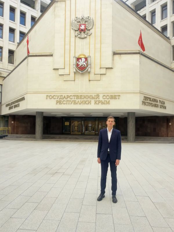 Иван Мезюхо: Сегодня мы отмечаем День Государственного герба и Государственного флага Республики Крым