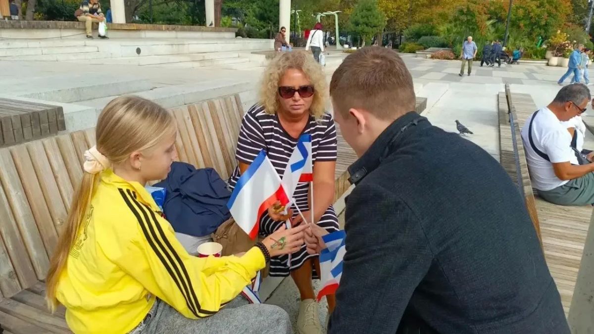 Молодежь Ялты поздравляет с Днём Государственного флага и герба Крыма Молодежь Ялты поздравляет с Днём Государственного флага и герба Крыма