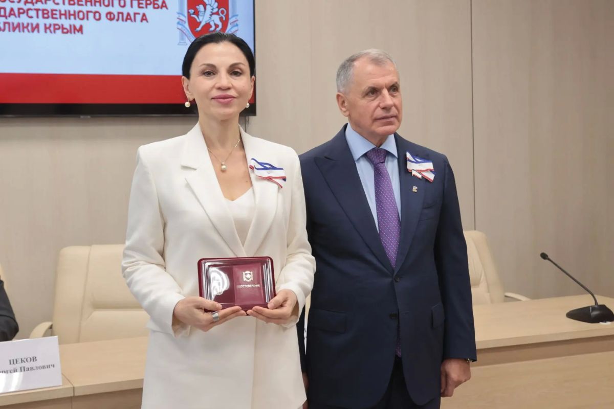 Владимир Константинов: Крымские Флаг и Герб имеют свою уникальную историю, которая берёт начало в 1990-х гг Владимир Константинов: Крымские Флаг и Герб имеют свою уникальную историю, которая берёт начало в 1990-х гг