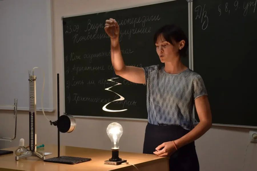 В севастопольских школах обновили оснащение кабинетов физики В севастопольских школах обновили оснащение кабинетов физики