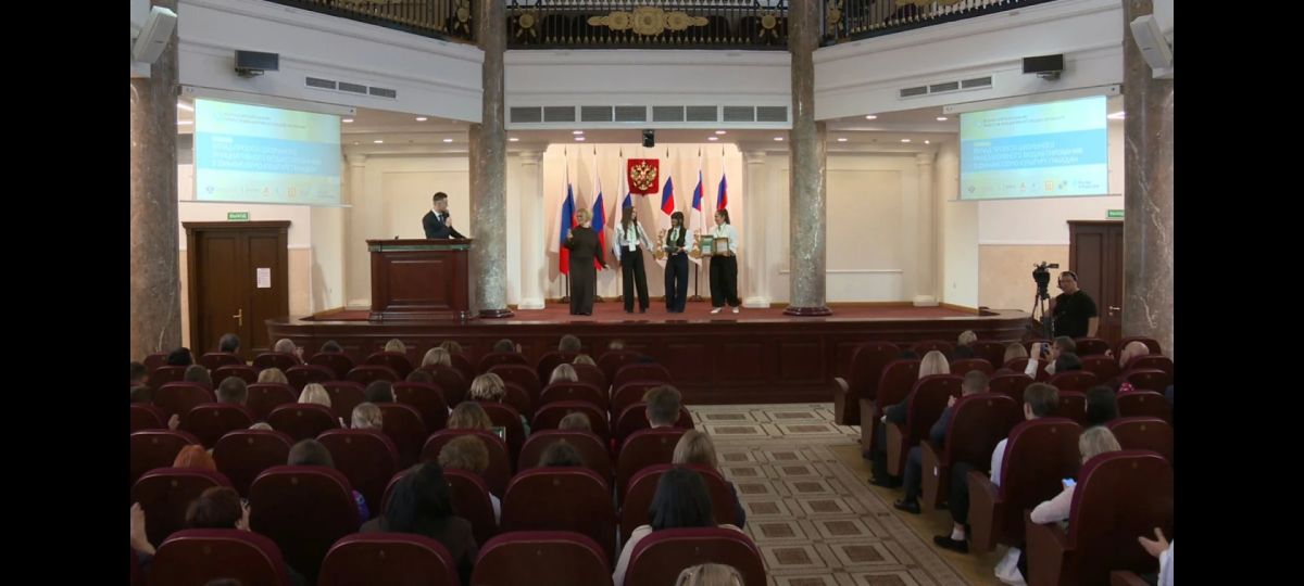 Наши победители в уже знакомом зале в Москве) Напомним, это их третья победа на всероссийском уровне Наши победители в уже знакомом зале в Москве) Напомним, это их третья победа на всероссийском уровне