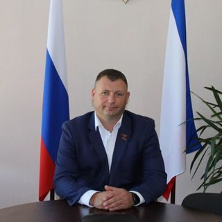 Игорь Крутьков: Сегодня с вице-премьером Крыма Николаем Воробьевым проинспектировали общественную территорию у школы искусств имени Романа Сердюка