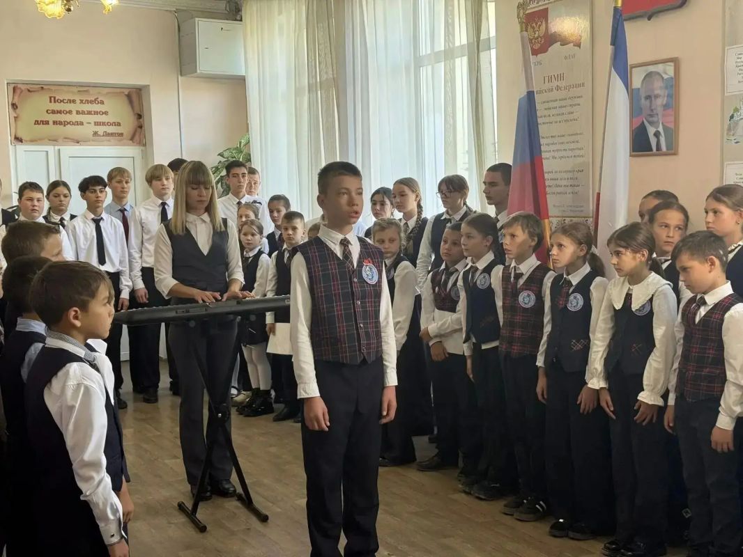«Горячее сердце» Перевальненской школы: Дмитрий Санжигоряев удостоен высокой награды «Горячее сердце» Перевальненской школы: Дмитрий Санжигоряев удостоен высокой награды