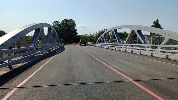 В Симферополе временно перекроют "Горбатый мост"