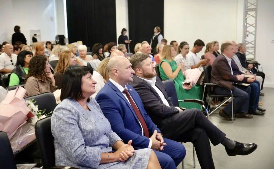 В Севастополе отметили лидеров туриндустрии ко Всемирному дню туризма В Севастополе отметили лидеров туриндустрии ко Всемирному дню туризма