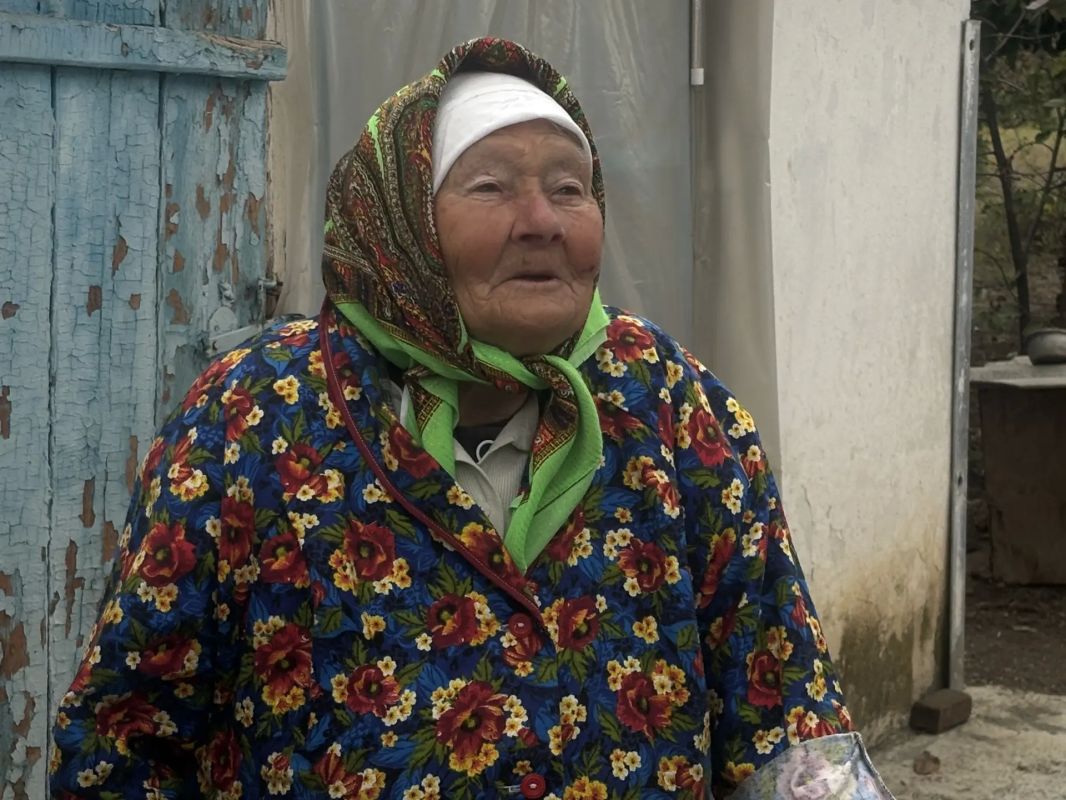 Поздравили с 90-летием жительницу села Серноводское Новикову Анну Ивановну