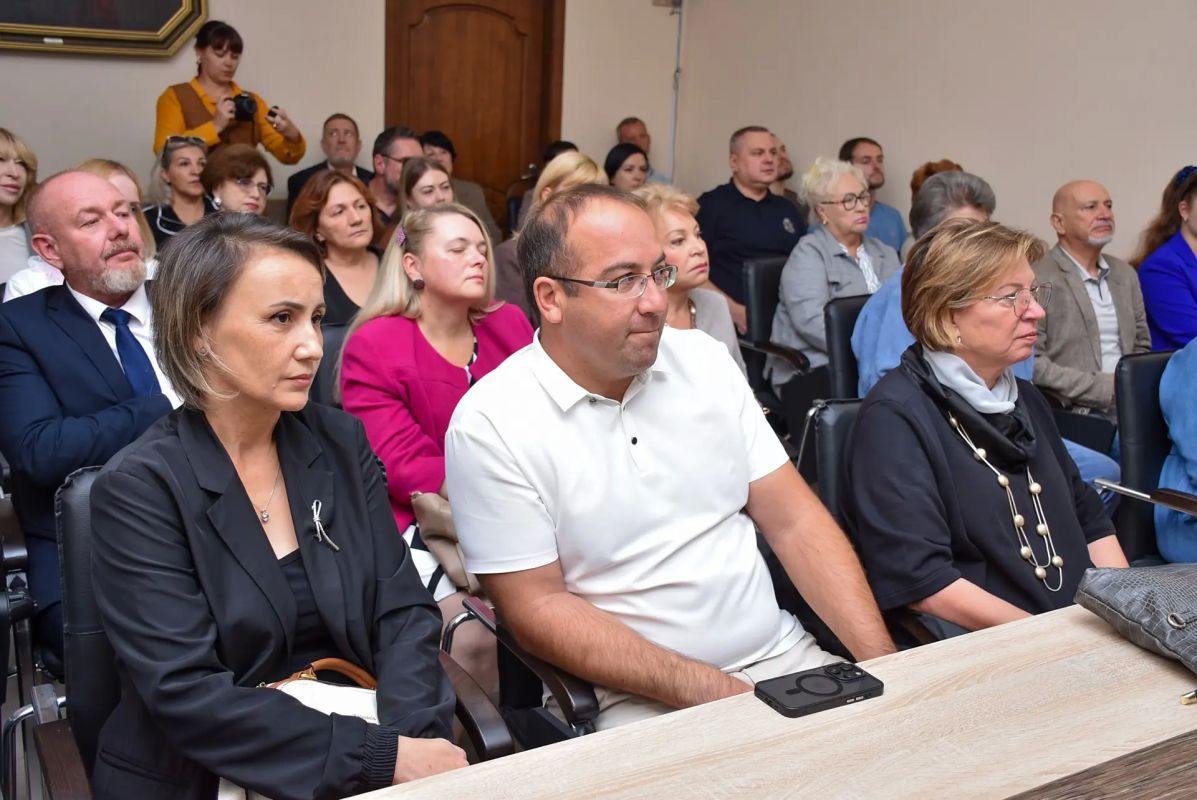 Виталий Оганесян: Накануне Всемирного дня туризма с главой муниципального образования Галиной Герасимовой поздравили и отметили грамотами трудовые коллективы и предпринимателей, работающих в сфере туризма Виталий Оганесян: Накануне Всемирного дня туризма с главой муниципального образования Галиной Герасимовой поздравили и отметили грамотами трудовые коллективы и предпринимателей, работающих в сфере туризма