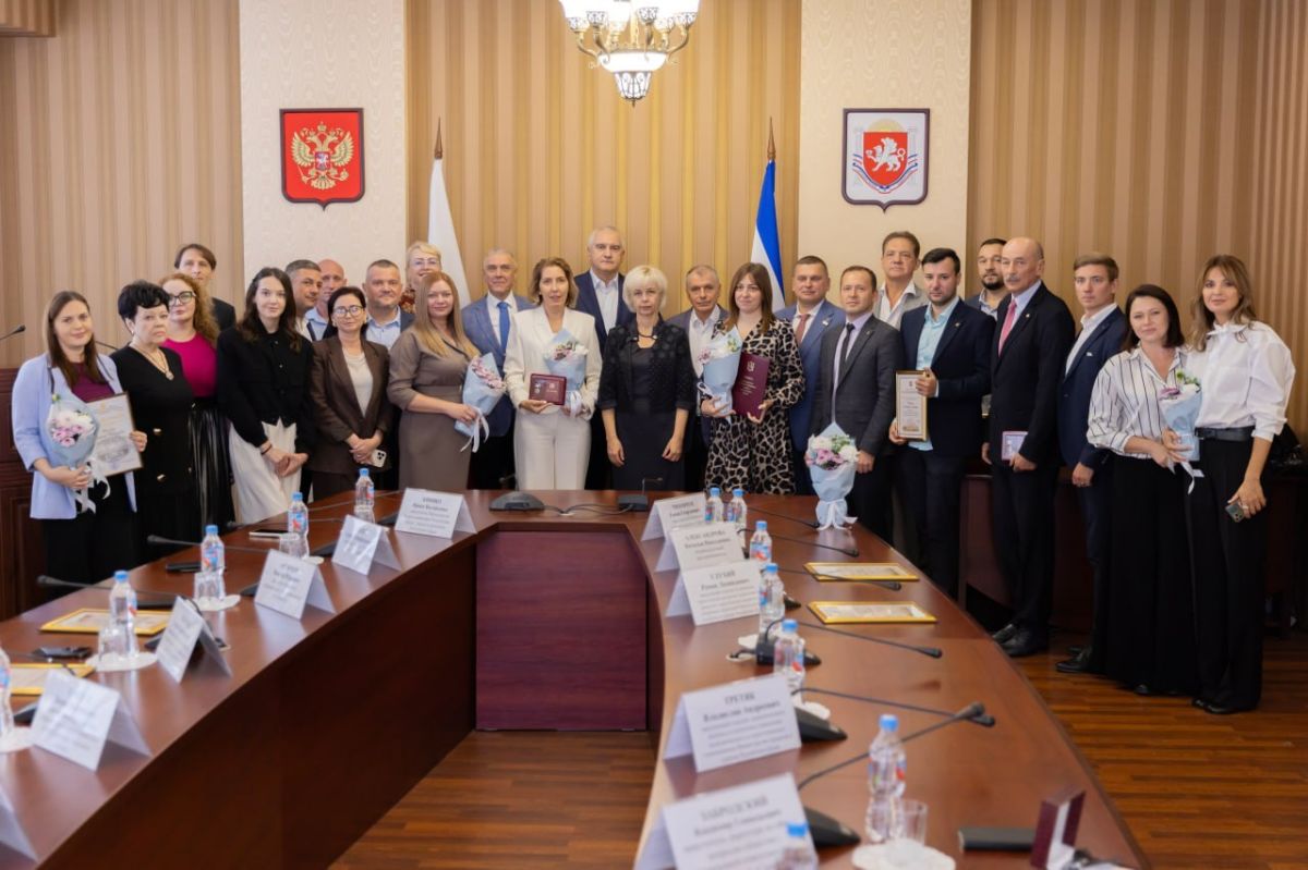 В преддверии Всемирного дня туризма в Крыму наградили работников отрасли В преддверии Всемирного дня туризма в Крыму наградили работников отрасли