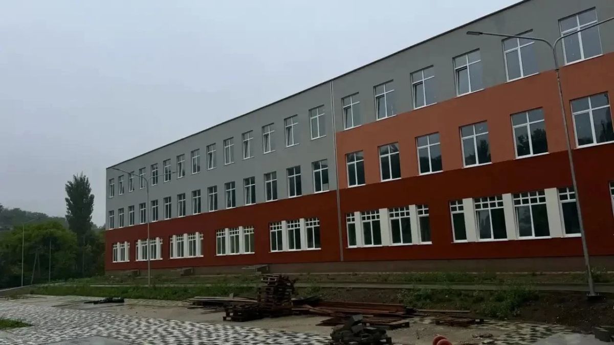 Прокуратура проверила ход строительства школы на 350 мест в симферопольском микрорайоне Луговое