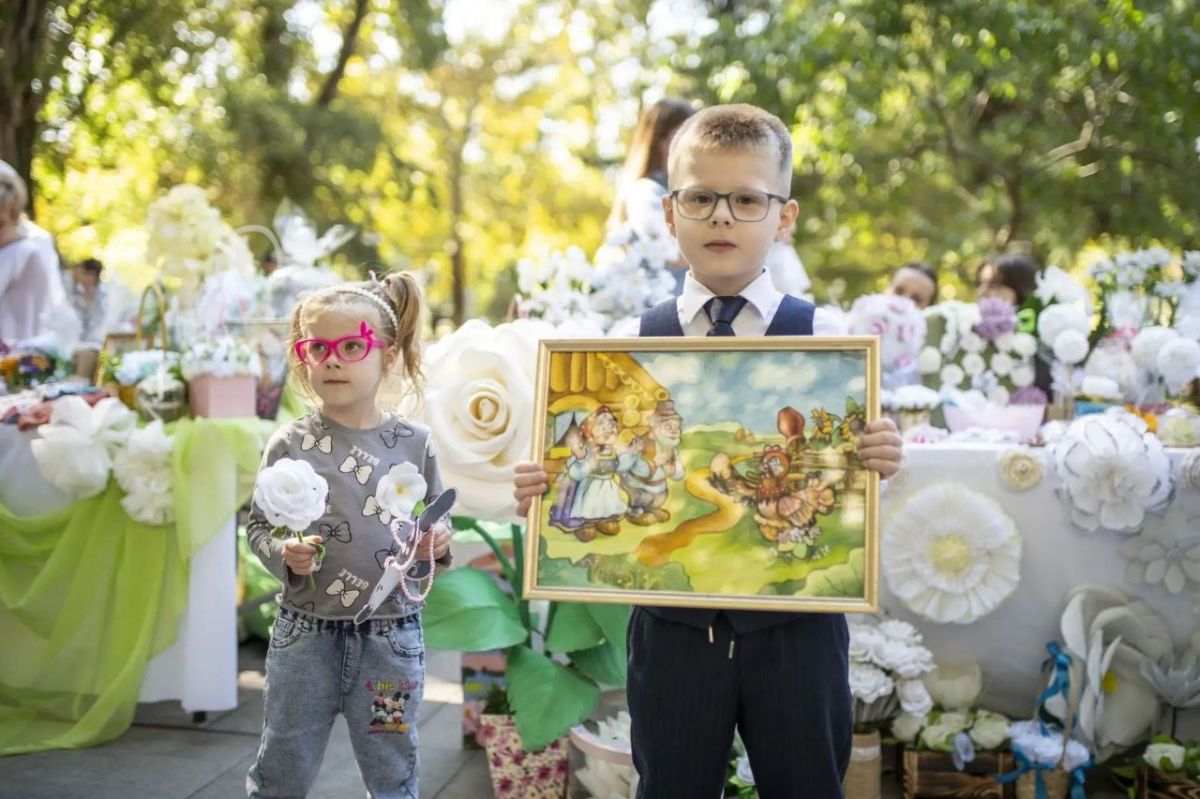 В Симферополе прошел День благотворительности и милосердия «Белый цветок» В Симферополе прошел День благотворительности и милосердия «Белый цветок»