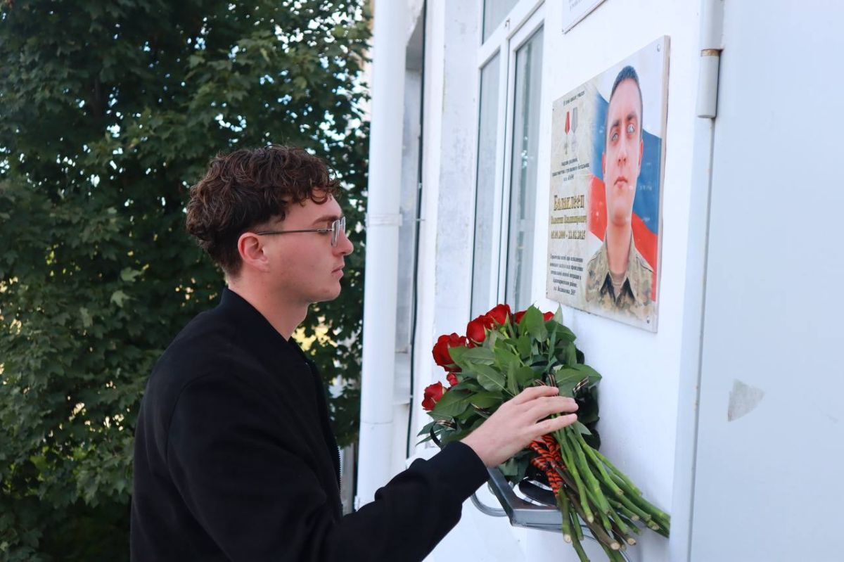 Дмитрий Чумаков: Сегодня в Новожиловской средней школе открыли мемориальную доску в память о её выпускнике, нашем земляке – Валентине Владимировиче Балаклеец Дмитрий Чумаков: Сегодня в Новожиловской средней школе открыли мемориальную доску в память о её выпускнике, нашем земляке – Валентине Владимировиче Балаклеец