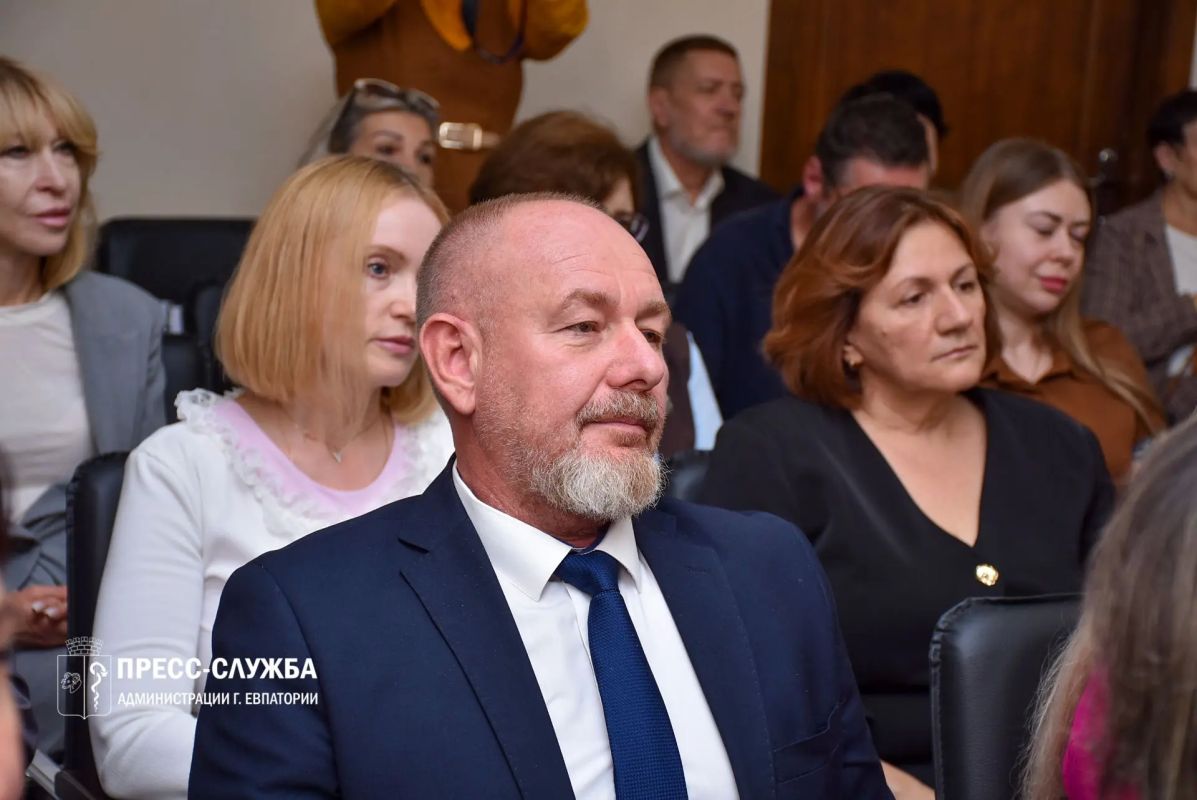В Евпатории поздравили работников туризма В Евпатории поздравили работников туризма