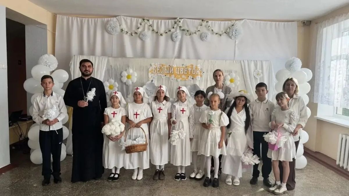 «Белый цветок» расцвёл в школах Сакского района: добро, творчество и помощь детям