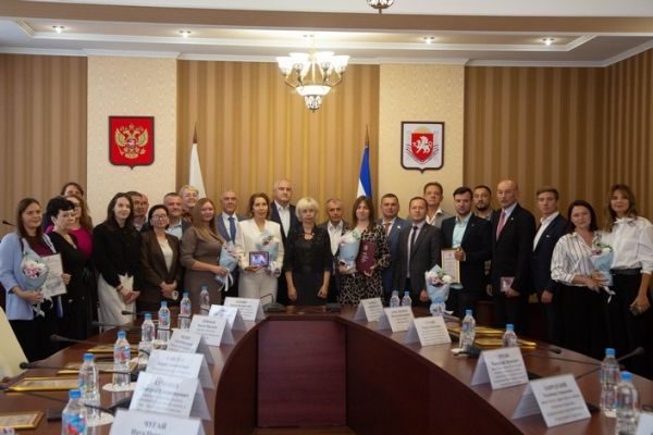 Владимир Константинов вручил государственные награды работникам курортной отрасли Владимир Константинов вручил государственные награды работникам курортной отрасли
