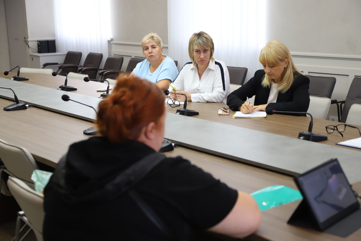 Глава администрации Анжелика Ястребова провела очередной прием граждан Глава администрации Анжелика Ястребова провела очередной прием граждан