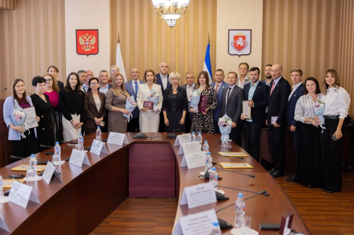 В Крыму наградили работников туристической отрасли В Крыму наградили работников туристической отрасли
