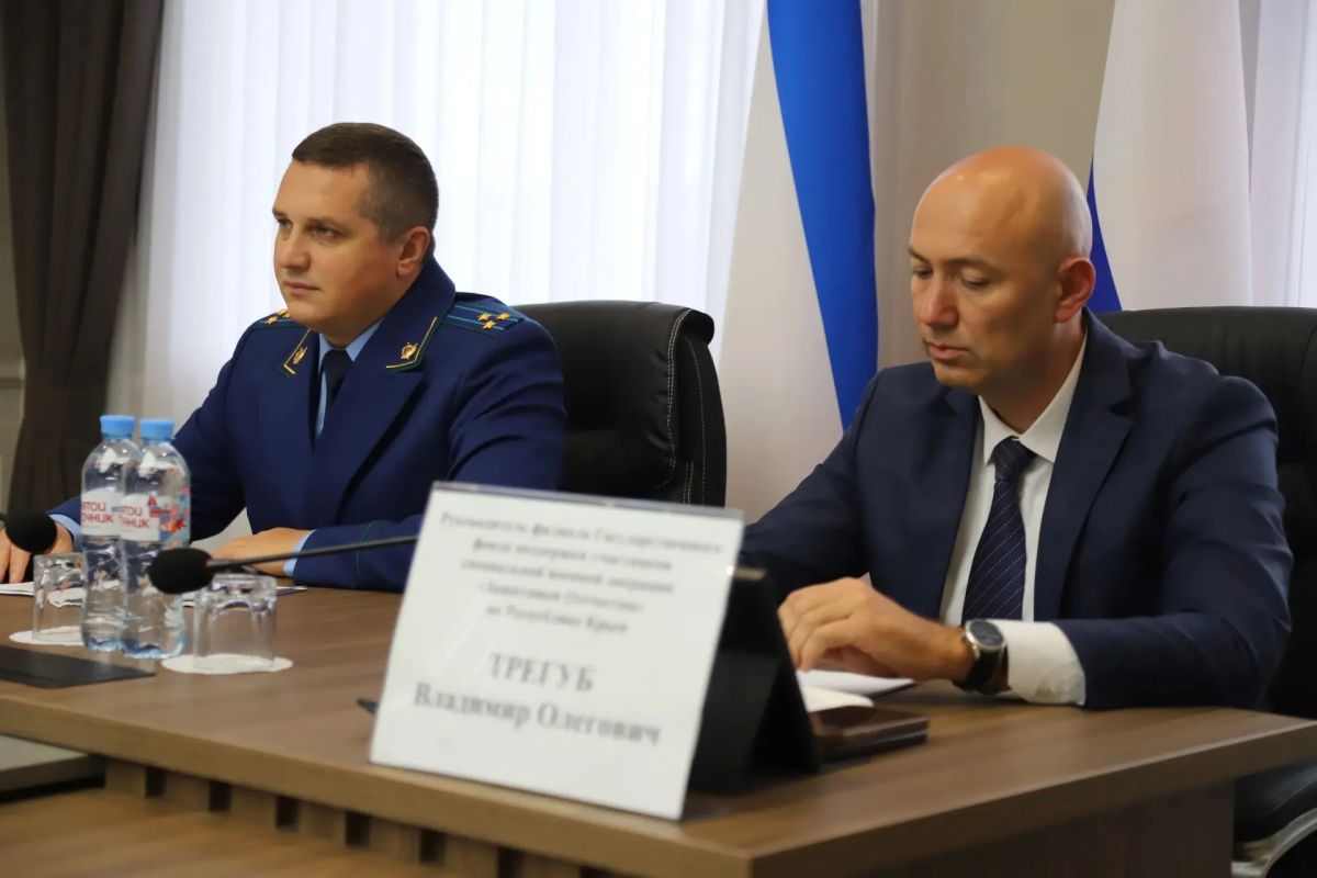В здании администрации Бахчисарайского района состоялся личный приём граждан, в ходе которого заместитель прокурора Республики Крым Леонид Селивёрстов ответил на вопросы граждан