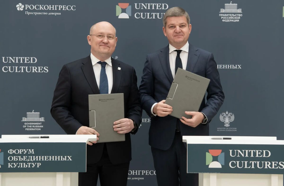 Михаил Развожаев: Ещё одна важная новость — на форуме мы подписали соглашение с генеральным директором Президентского фонда культурных инициатив Романом Владимировичем Кармановым об открытии в Севастополе проектного офиса... Михаил Развожаев: Ещё одна важная новость — на форуме мы подписали соглашение с генеральным директором Президентского фонда культурных инициатив Романом Владимировичем Кармановым об открытии в Севастополе проектного офиса...