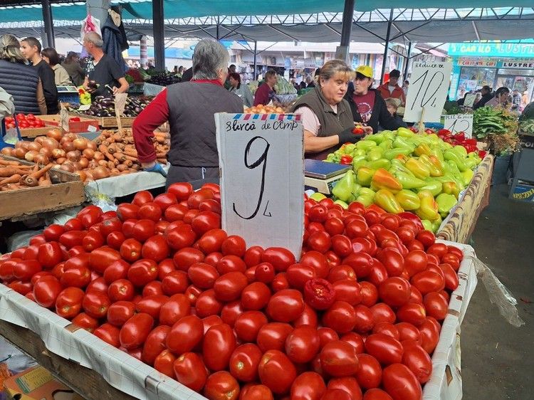 На Центральном рынке Кишинева заглохла торговля: Покупатели жалуются, что копят деньги на оплату коммуналки зимой, а продавцы жалуются, что нет продаж - что почем На Центральном рынке Кишинева заглохла торговля: Покупатели жалуются, что копят деньги на оплату коммуналки зимой, а продавцы жалуются, что нет продаж - что почем