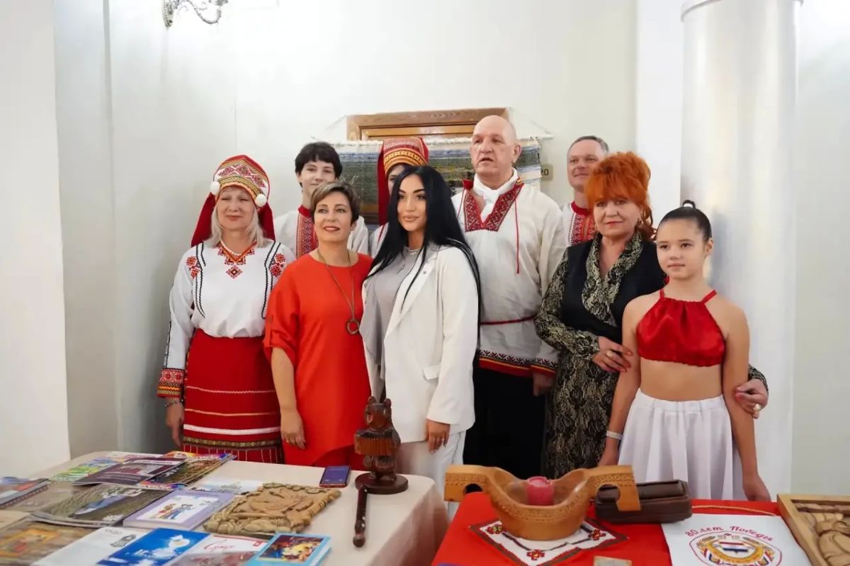 В Симферополе ярко и душевно прошёл Фестиваль финно-угорских народов, организованный в рамках фестиваля национальных культур «Россия – это мы!» В Симферополе ярко и душевно прошёл Фестиваль финно-угорских народов, организованный в рамках фестиваля национальных культур «Россия – это мы!»