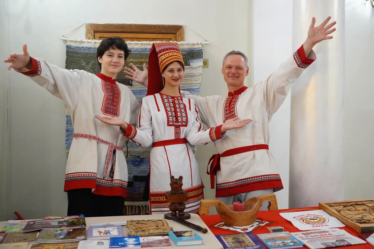 В Симферополе ярко и душевно прошёл Фестиваль финно-угорских народов, организованный в рамках фестиваля национальных культур «Россия – это мы!» В Симферополе ярко и душевно прошёл Фестиваль финно-угорских народов, организованный в рамках фестиваля национальных культур «Россия – это мы!»