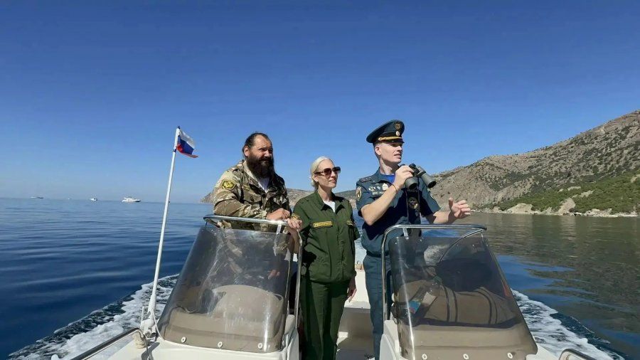 Лесничие и спасатели проверили побережье Севастополя с воды