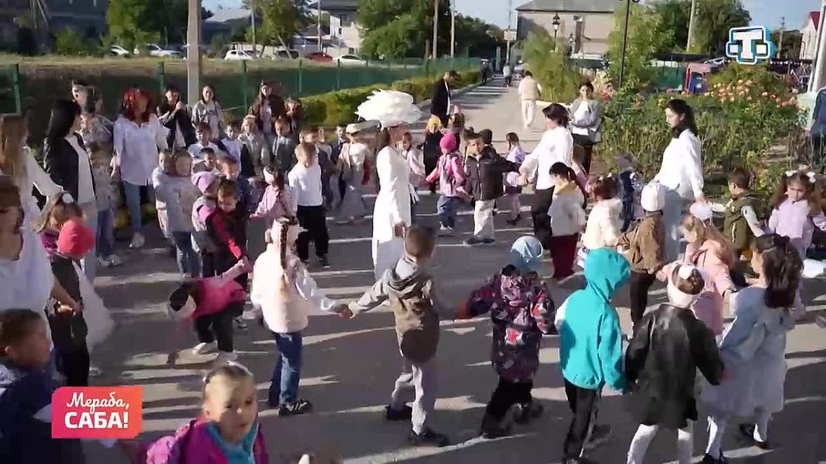 Когда даже малыши спешат делать добро – это по-настоящему трогательно