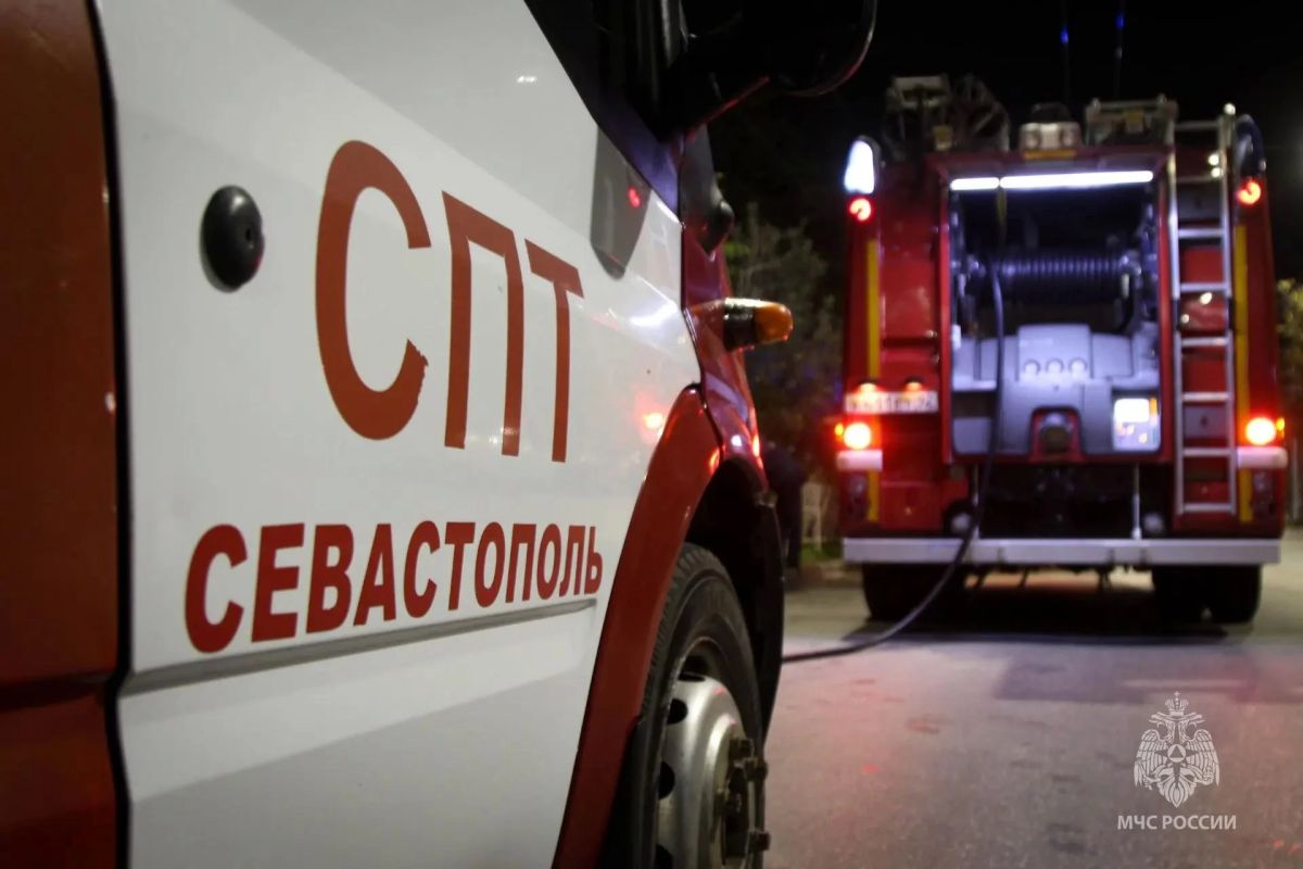 76 человек, в том числе 13 детей, эвакуировали из горящего пансионата в Севастополе