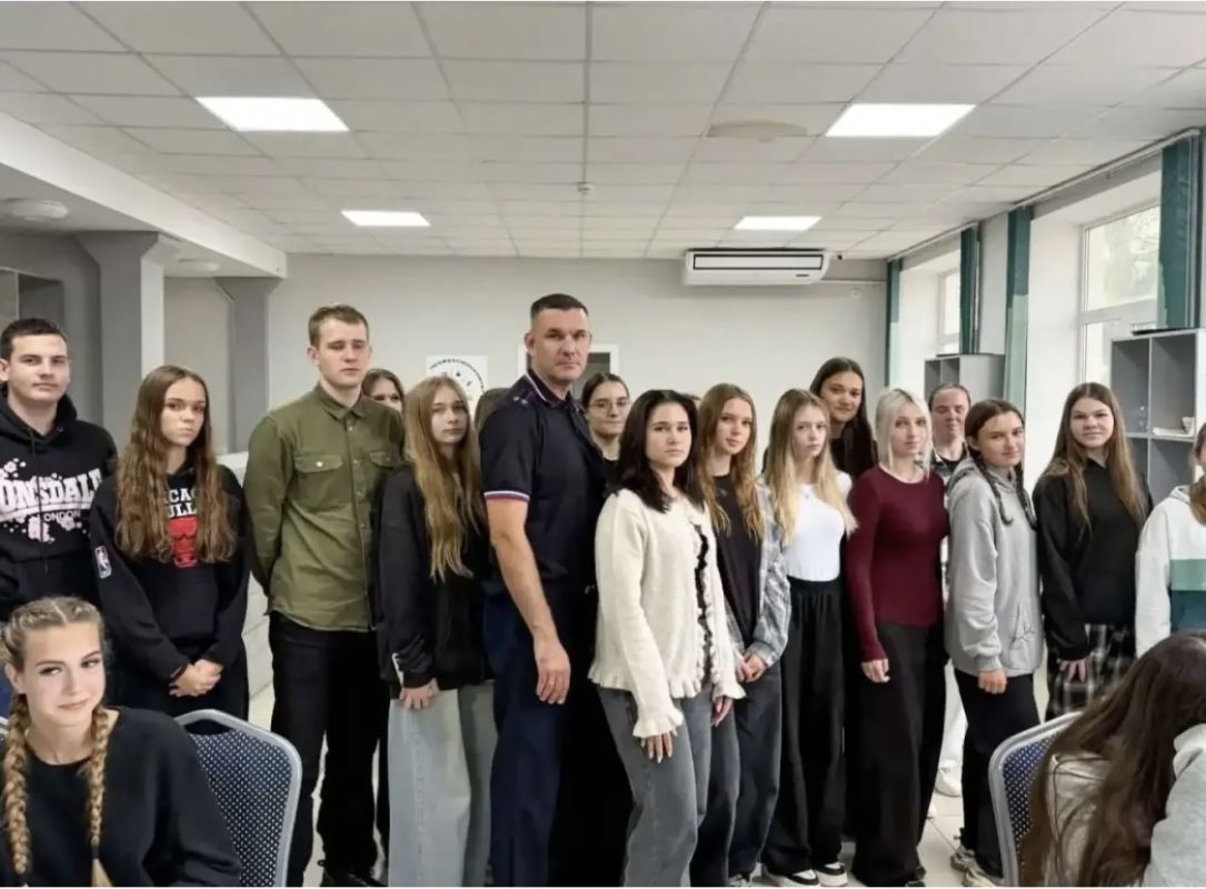 В Евпатории полицейские провели профилактическое мероприятие для студентов колледжа