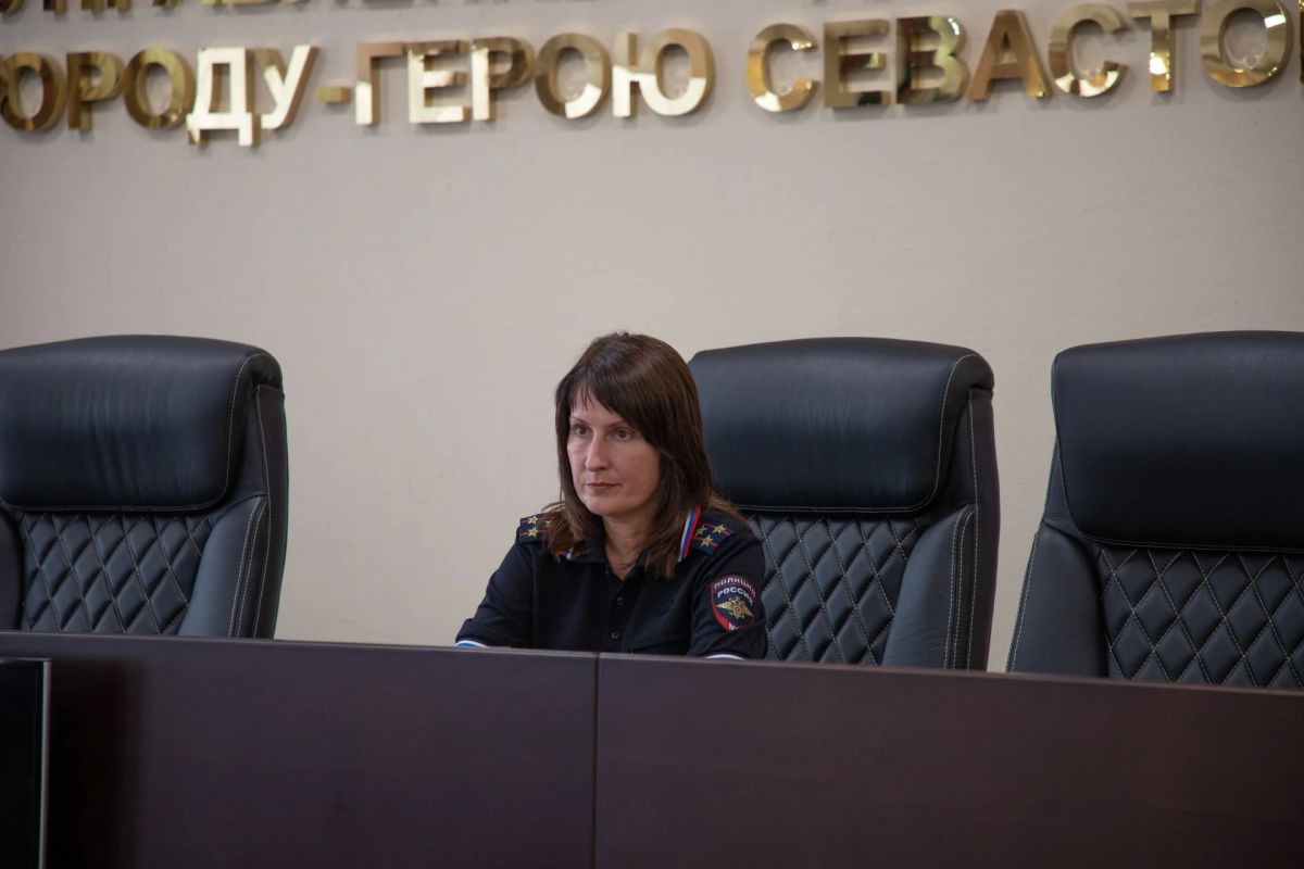 В УМВД России по г.Севастополю состоялась встреча руководства с наставниками молодых специалистов