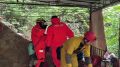 Спасатели движутся навстречу друг другу по маршруту длиной около 10 километров