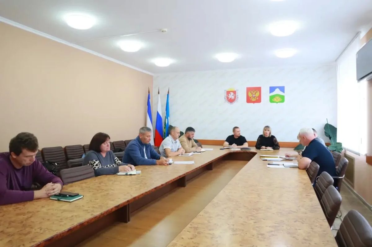 В рамках подготовки Белогорского района к осенне-зимнему периоду 2026/2027 годов пригласил начальника Инспекции по жилищному надзору, главного государственного жилищного инспектора Республики Крым, Елену Николаевну Кухоль и...