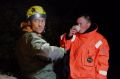 Кадры спасения туристов из Красной пещеры в Крыму