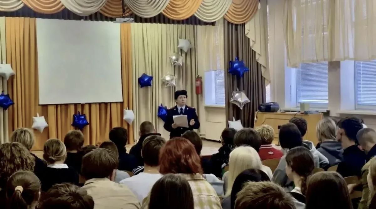 Профилактика экстремизма: в Евпатории полицейские провели просветительскую лекцию для школьников