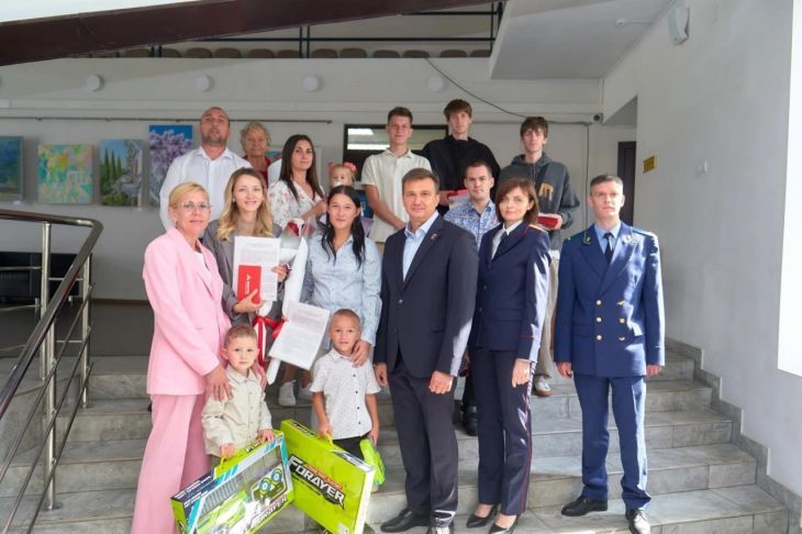 10 детей-сирот Ялты получили ключи от нового жилья