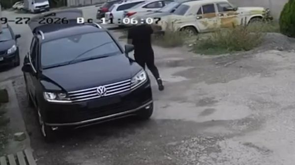 Лихач на поддельных номерах устроил погоню в Крыму и "свалил" вину на девушку