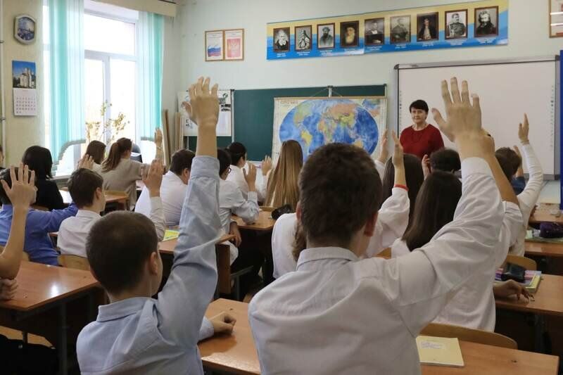 Юристы рассказали, что делать, если учитель не отпускает школьника в туалет