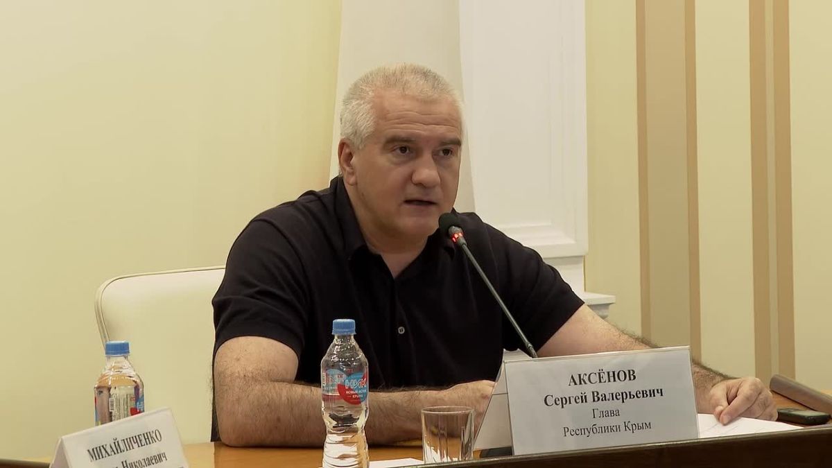 Аксёнов пригрозил чиновникам увольнением за «отфутболивание» проблем крымчан