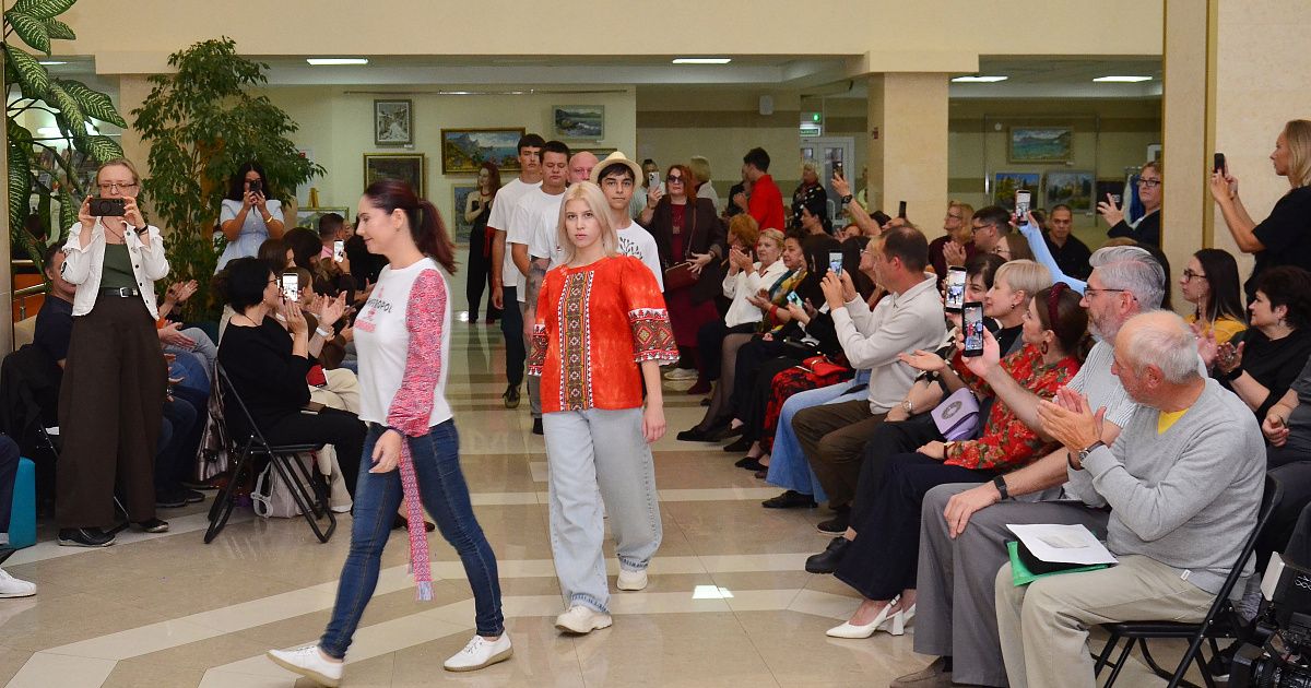 В Симферополе прошёл показ этномоды