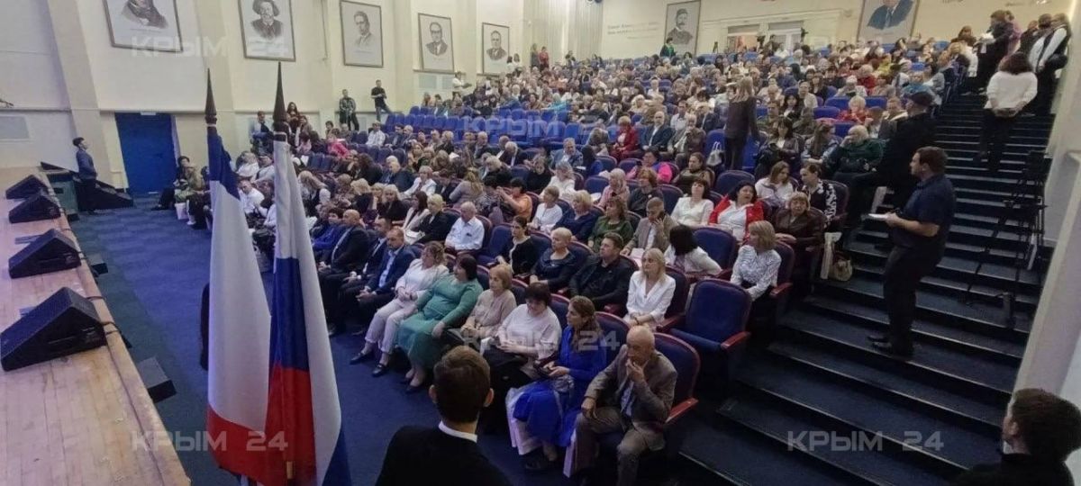 В Крыму 19 педагогов получили награду в 200 тысяч рублей от правительства России