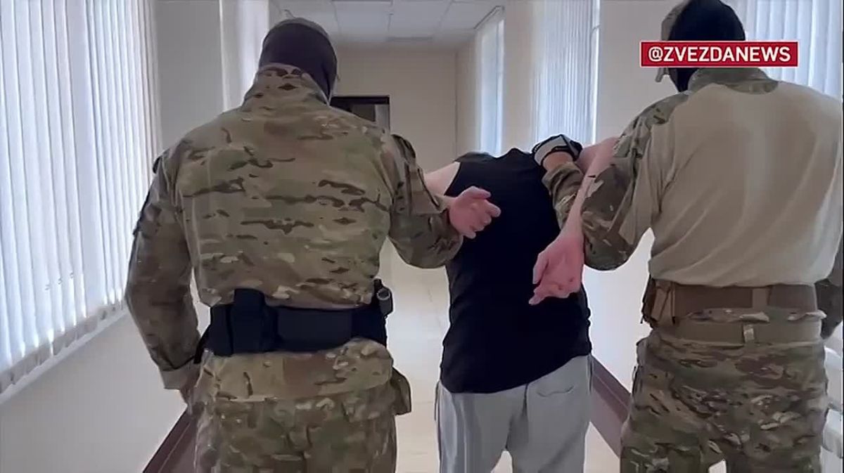 Кадры задержания россиянина, передававшего украинской спецслужбе данные о военных объектах