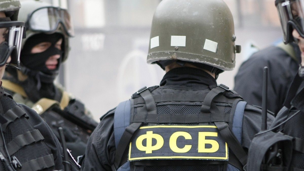 ФСБ в Крыму задержала россиянина, передававшего СБУ сведения о военных объектах