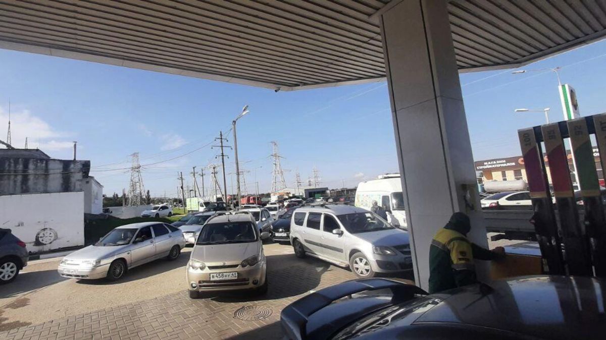 Топливо в Севастополе: где заправиться по 100 рублей в субботу