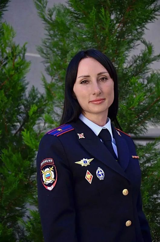 Хороших и тёплых осенних выходных желает всем жителям и гостям полуострова сотрудник Управления экономической безопасности и противодействия коррупции МВД по Республике Крым!