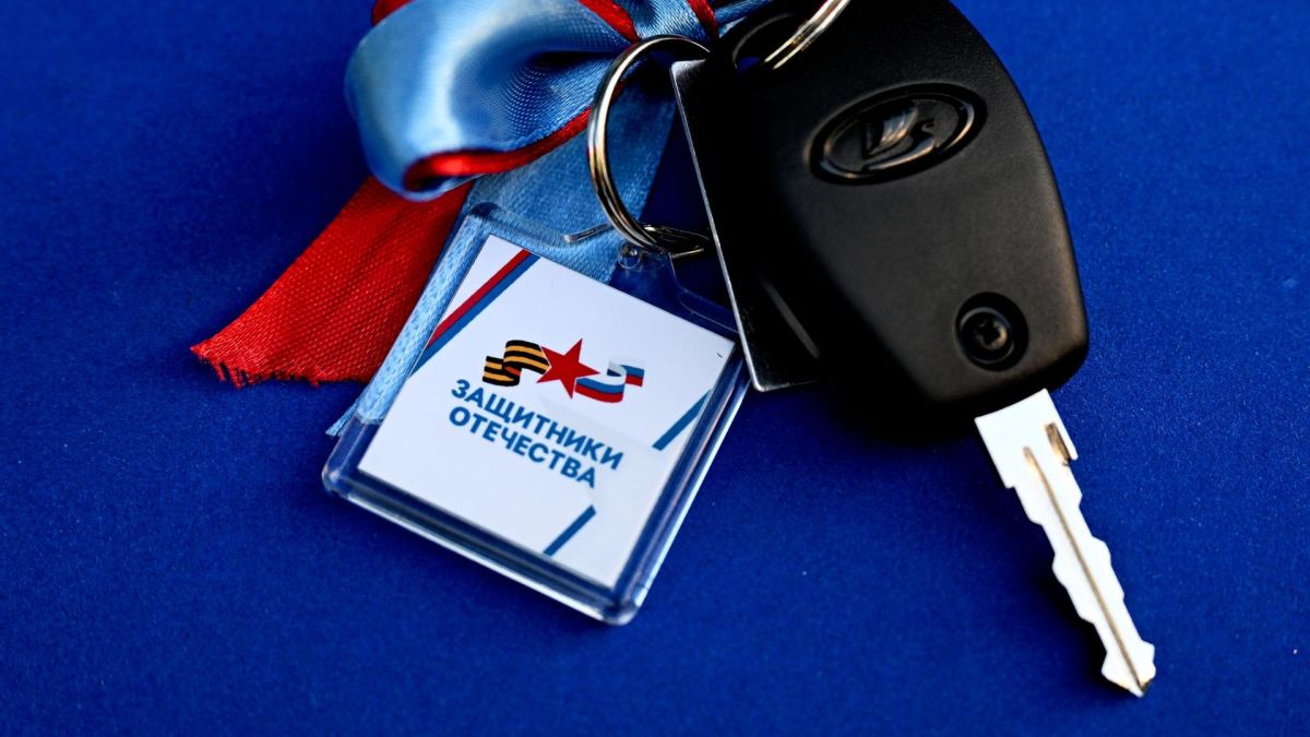 В Крыму ветераны СВО с инвалидностью получают автомобили